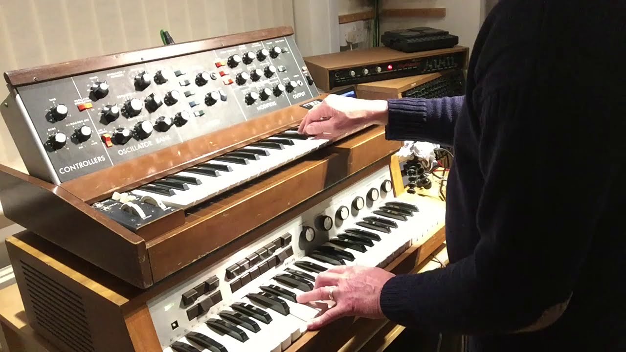 Philicorda, Eko Rhythmaker and Minimoog (live improv)