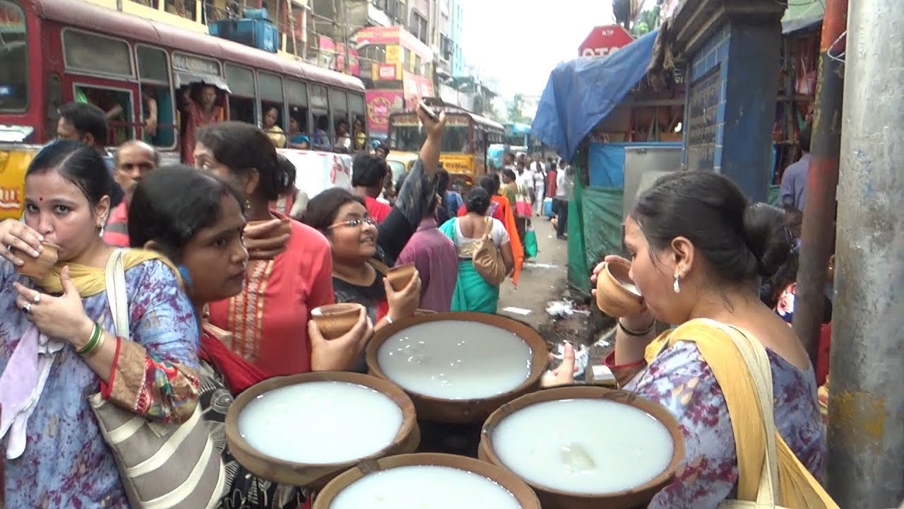 Crowd Mad for Cool Lassi @ 25 rs Per Cup | India Kolkata Bara Bazar Street Food