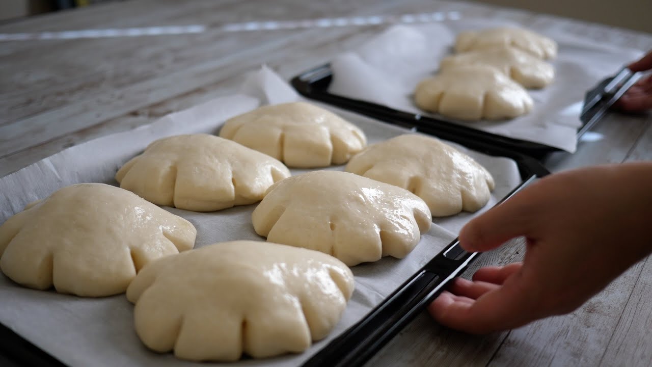 Japanese Cream Pan  | Soft & Fluffy Custard-Filled Bread Recipe