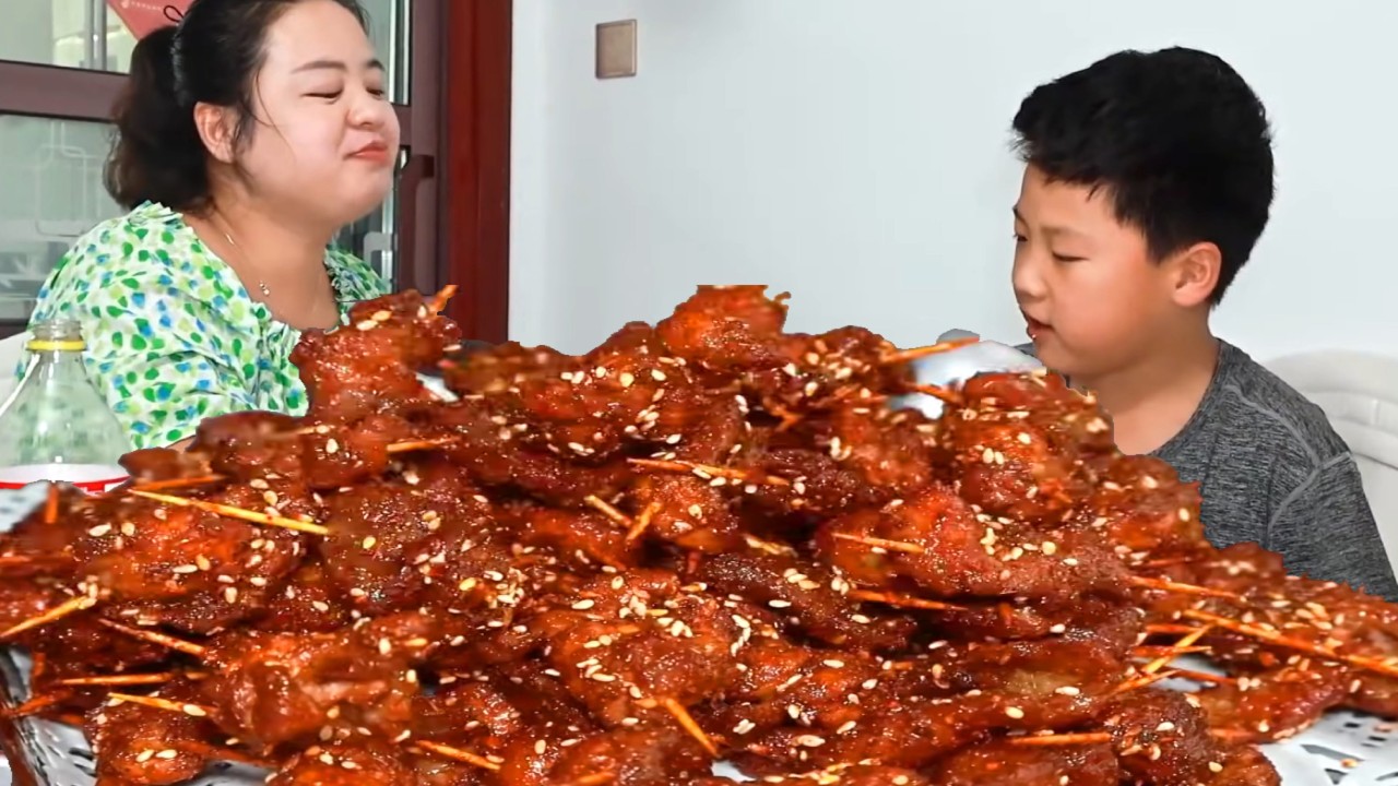 今天做了浩浩爱吃的牙签肉，一口一个吃着太过瘾了，小朋友超爱 #牙签肉做法【胖手手丹丹】