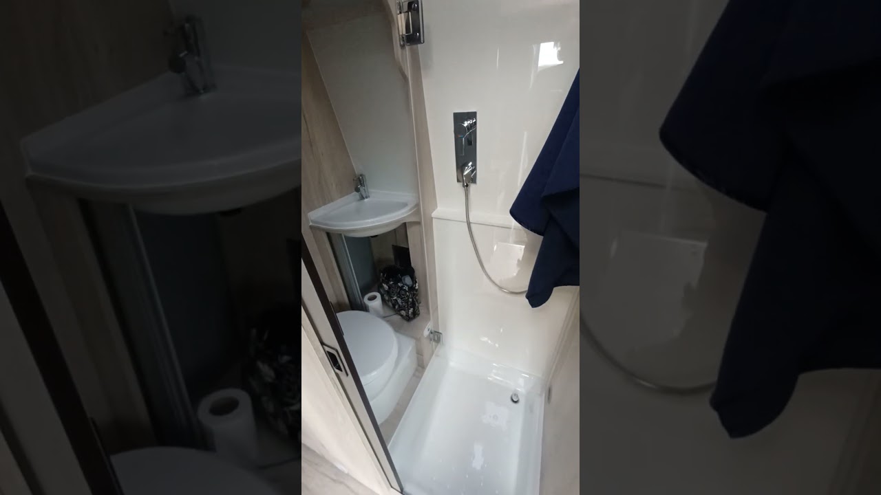 A quick look at the Mega Mobil Lounge 640 with rear lounge and drop-down bed