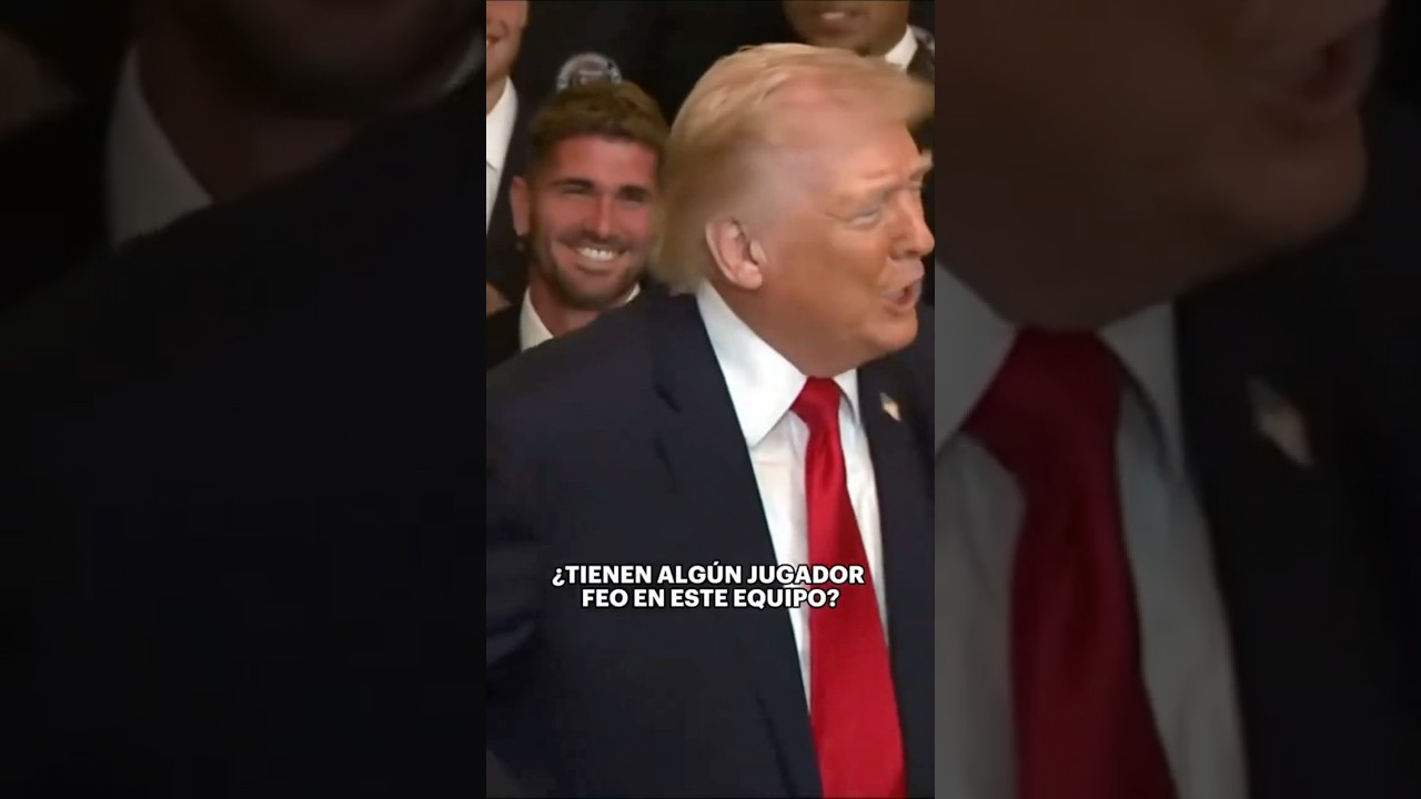 Trump hace algo inesperado en pleno micr&oacute;fono | Trump sorprende a todos  #eeuu