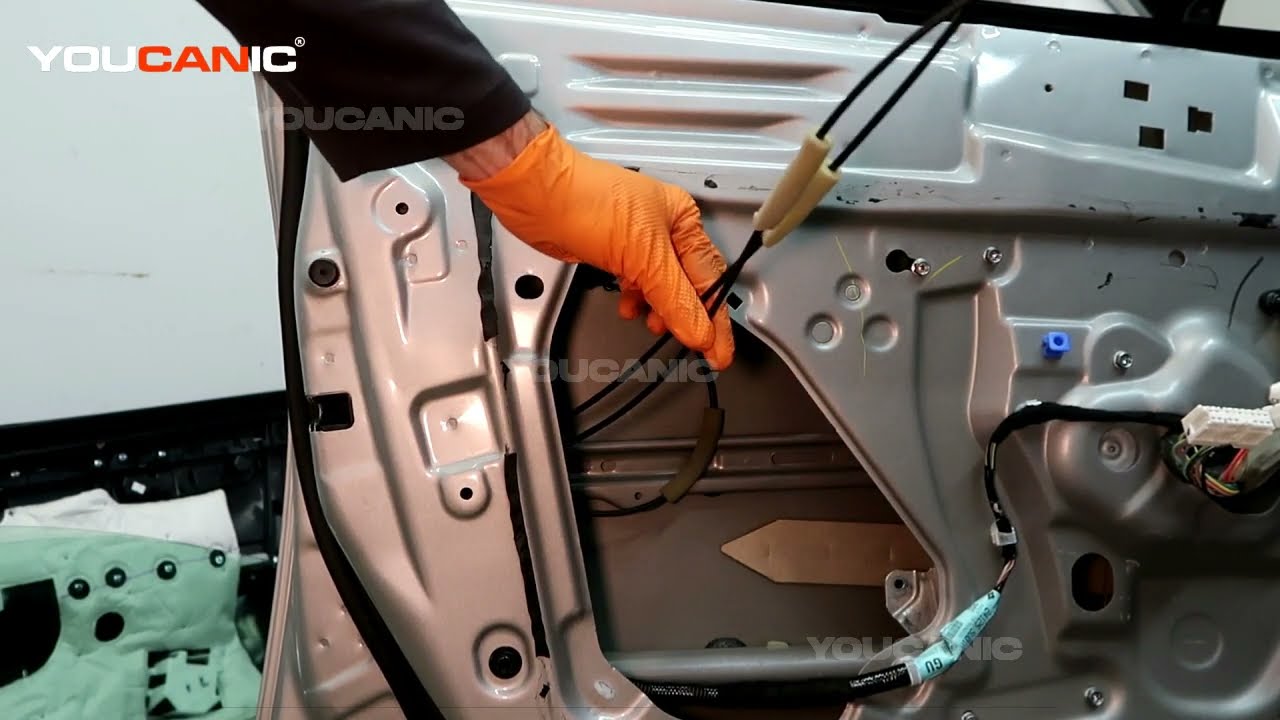 Nissan Sentra 2013–2019 — как заменить дверную защелку