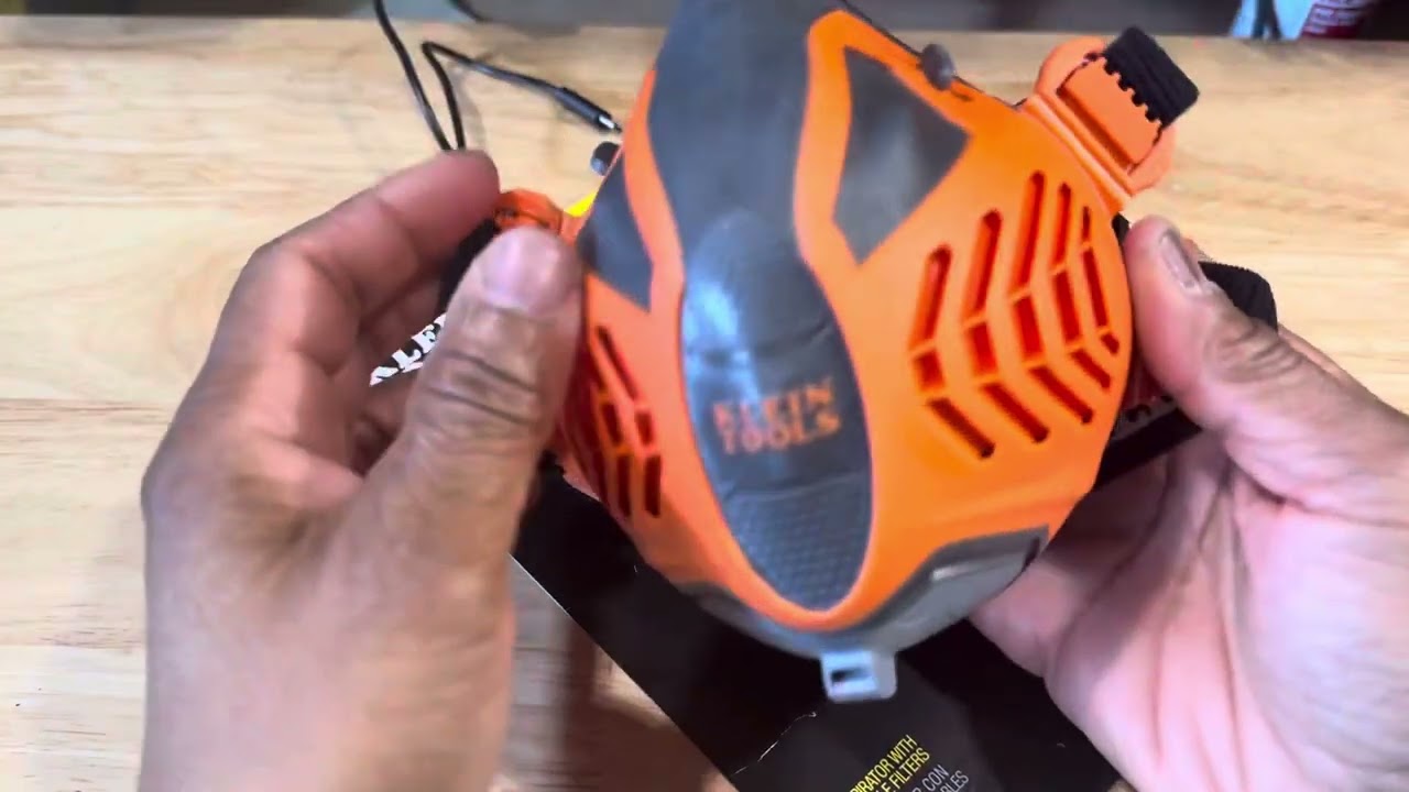 kLEIN P100 HALF RESPIRATOR close look