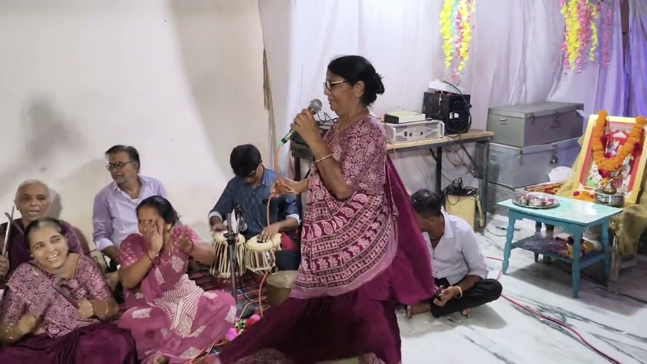 ચલો બહેનો સત્સંગ મા/ કૃષ્ણ મંડળ  / મહિલા મંડળ / જન્માષ્ટમી ના ભજન  / ગણપતિ મહોત્સવ ના ભજન  / 