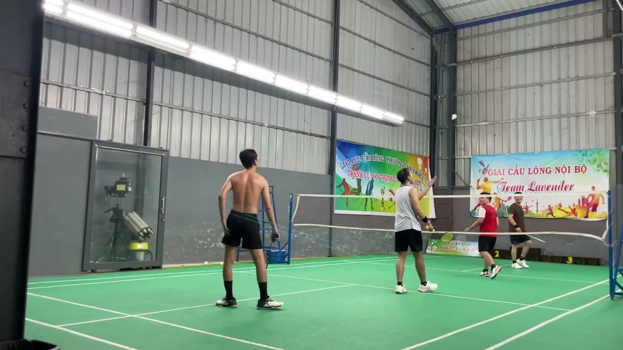 Sếp Trung Quốc ép cầu ra bã đôi già trẻ