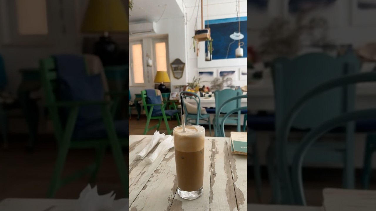 Obsessed with the cozy vibes at this charming coffee shop in Corfe, Greece☕️🍅🍋💙🤍 #greece #corfu