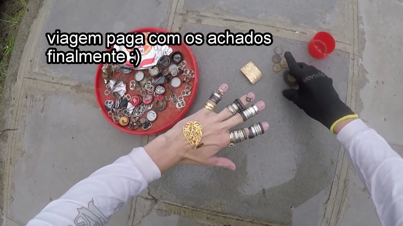 N&atilde;o acredito que ele achou tantos an&eacute;is e joias na praia
