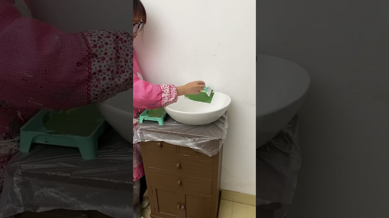 Transform Your Sink: Color-Changing #diy #tile&nbsp;#sink #beforeandafter #dwilpaint #bathroom #painting