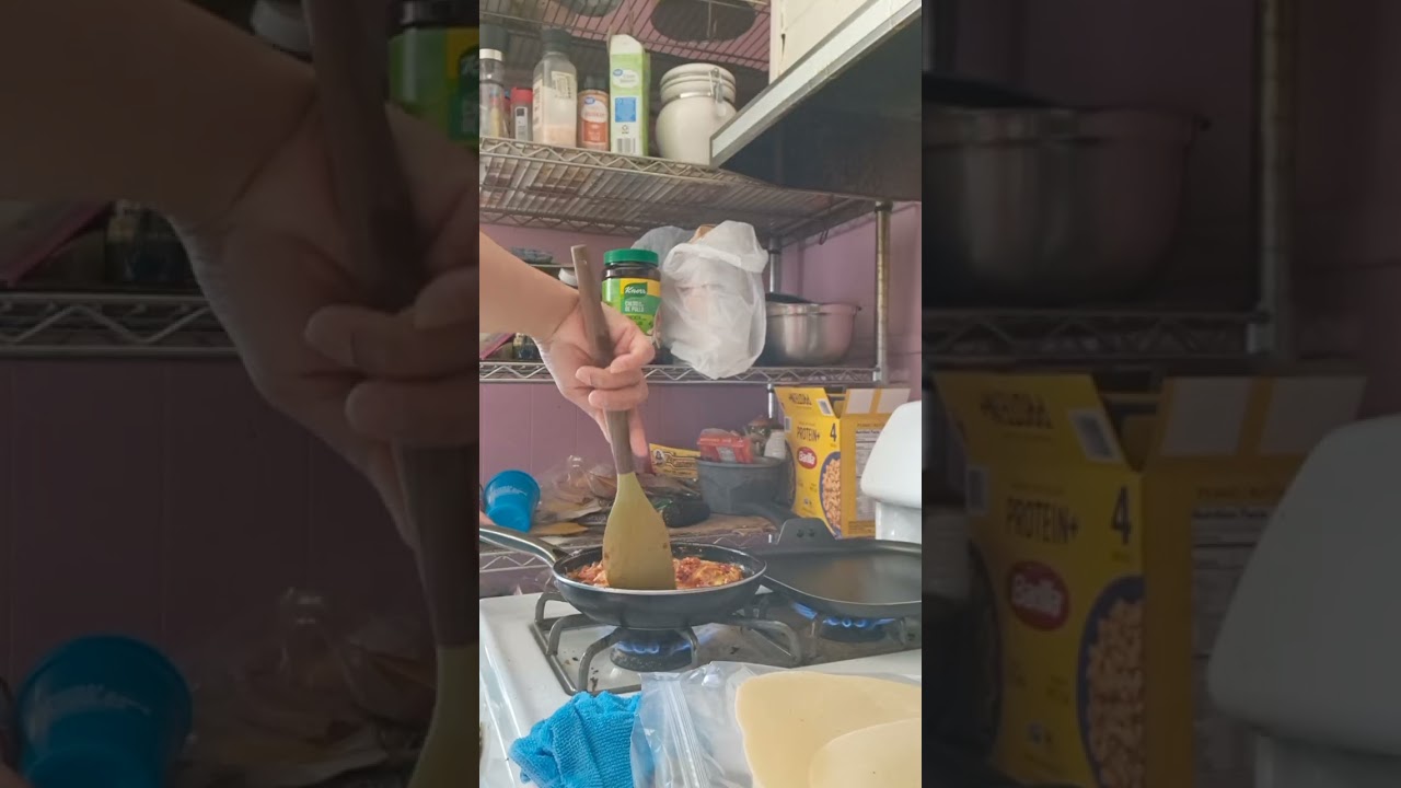 PREPARANDO DESAYUNO PARA LA FAMILIA 