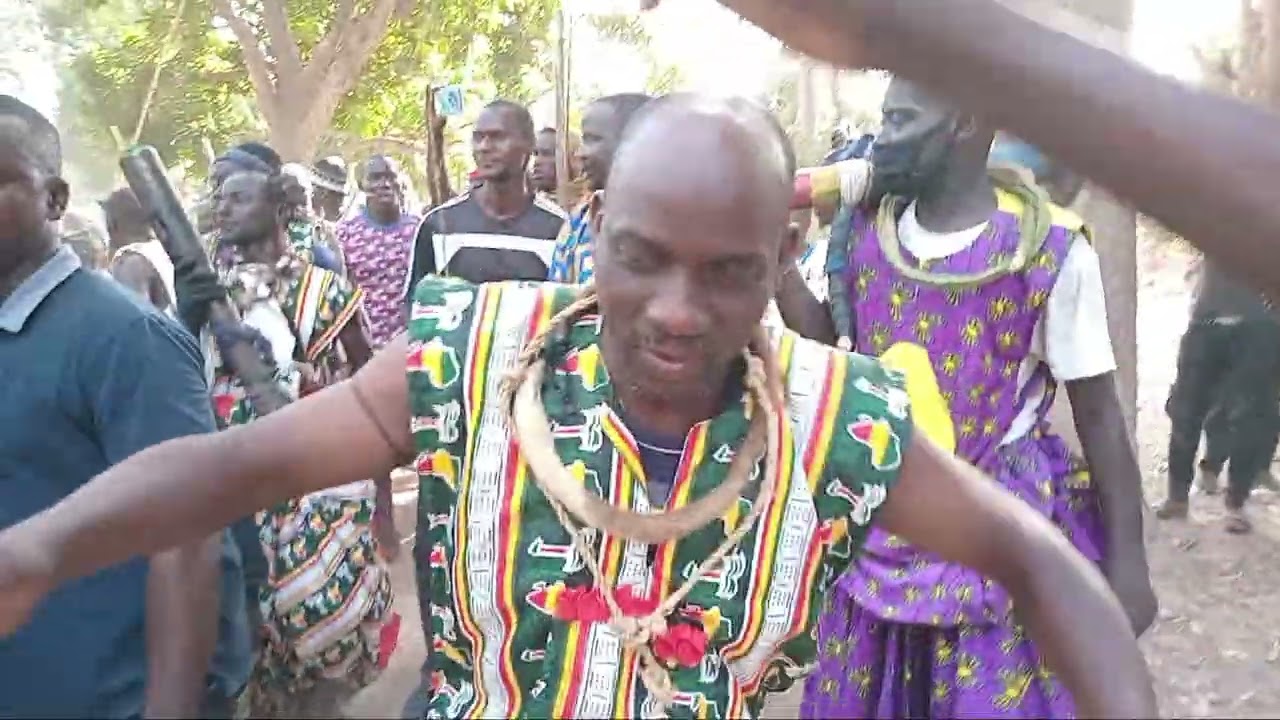 Une cérémonie de Buukut à KAGNOBON SAMOUMA( sortie d'un instrument de bukuut).