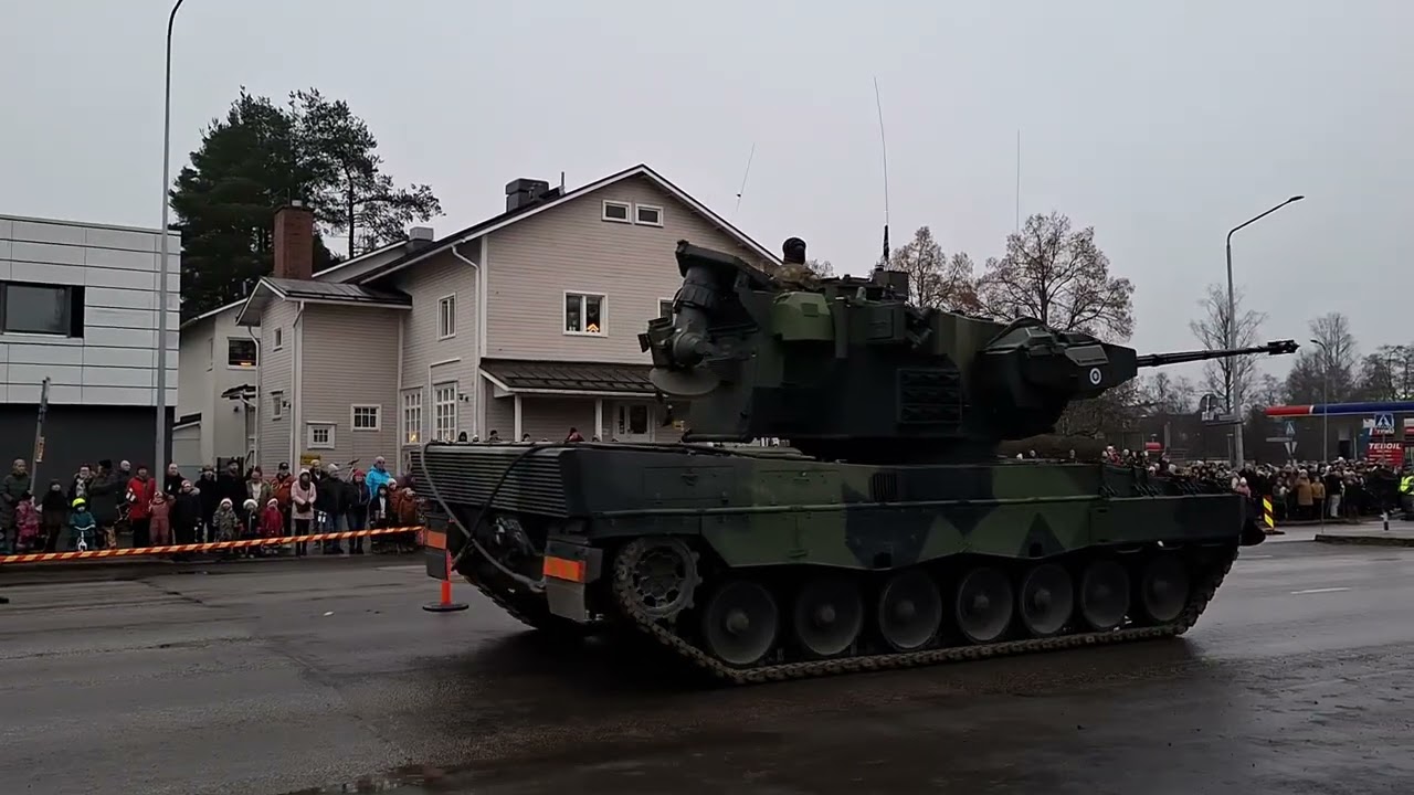 Itsen&auml;isyysp&auml;iv&auml;n valtakunnallinen paraati Kouvolassa 6.12.25