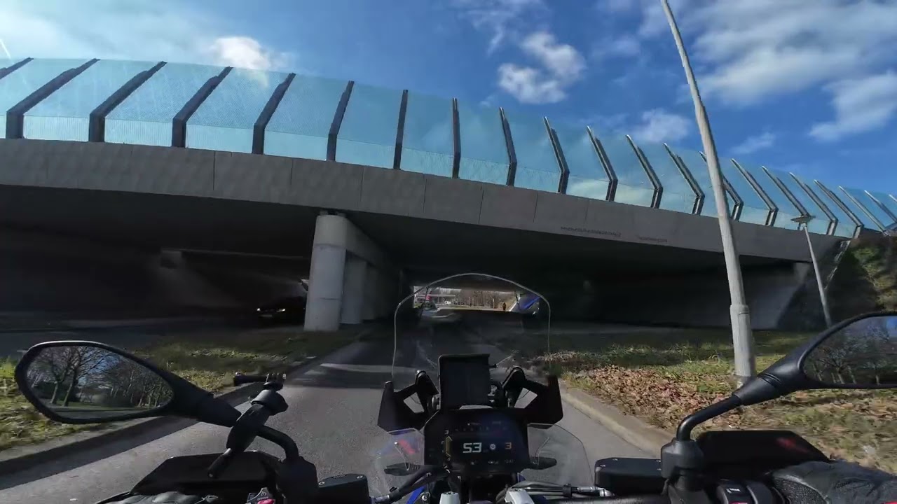 Rotterdam, Nesselande, Schiebroek 2-3-2025  BMW R 1300 GS