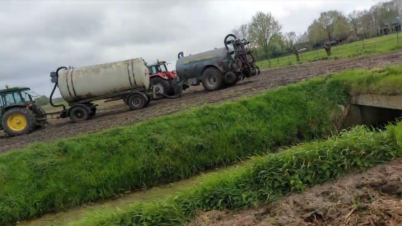 mest rijden op het land waar maïs komt te staan erg nat en veel slippen en vast zitten