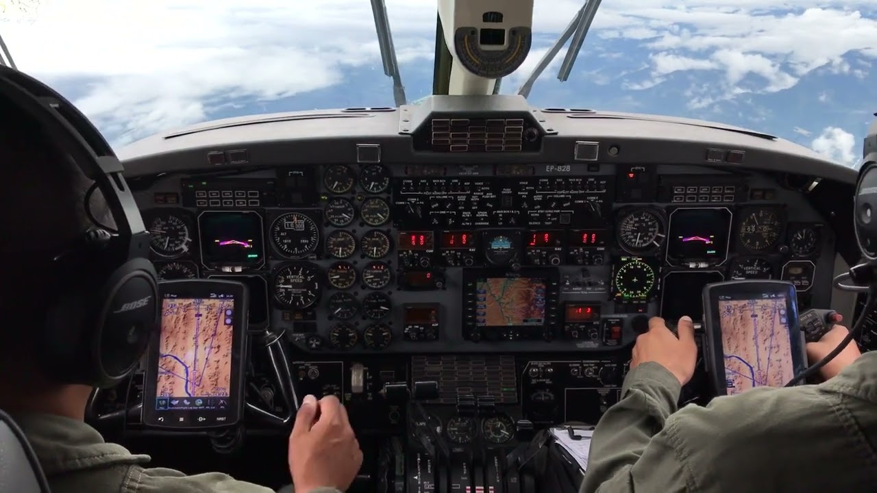 ATERRIZAJE EN  MAZAMARI - BEECHCRAFT 1900D - SPMF