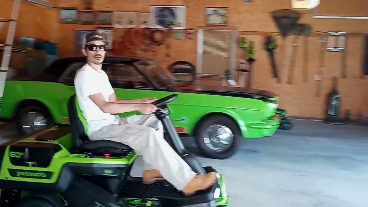Greenworks CRT30 Riding Lawn Mower: Before the first cut, Starting it up and heading out