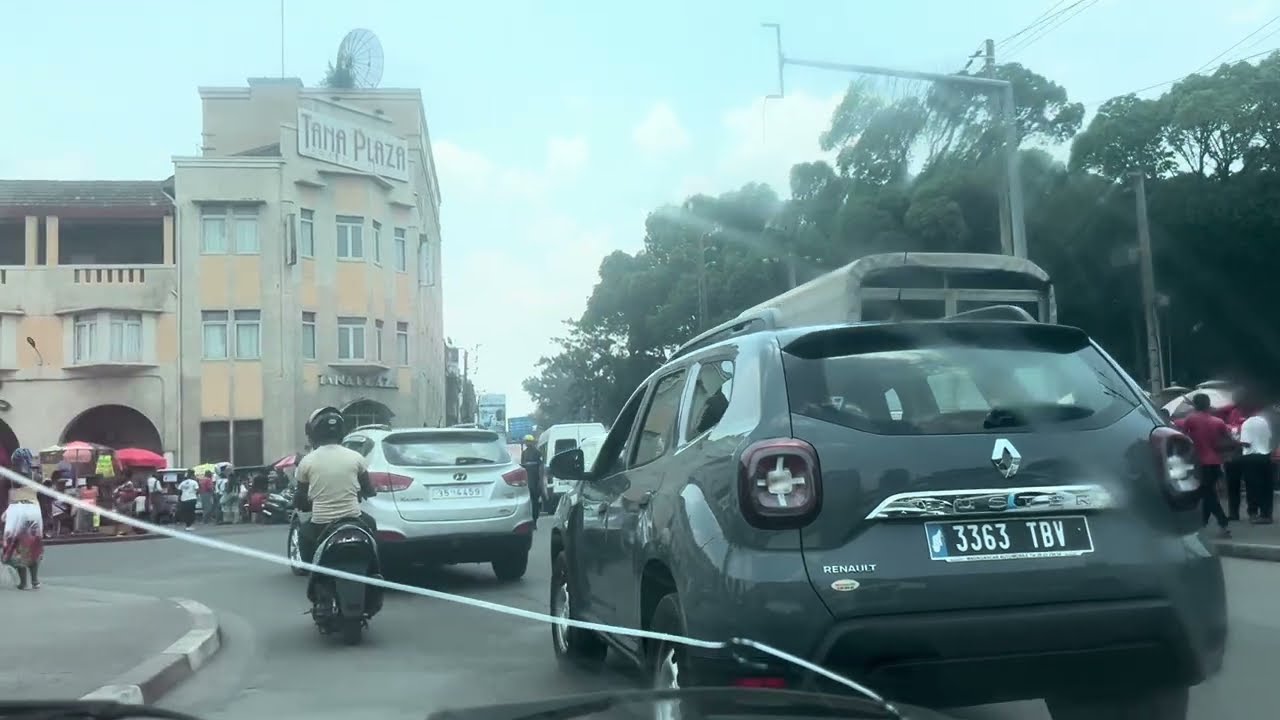 A Sunny Day Taxi Ride in Antananarivo | Traffic Jam | Taxi Ride | Madagascar 🇲🇬