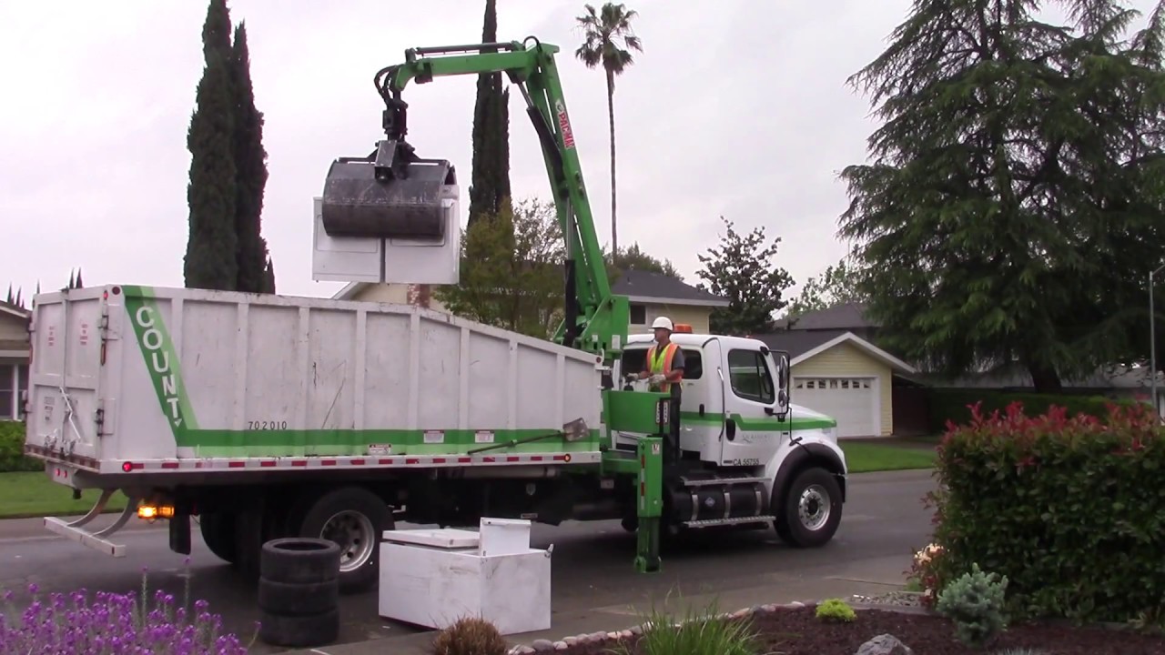 CNG Freightliner M2 Grapple Truck