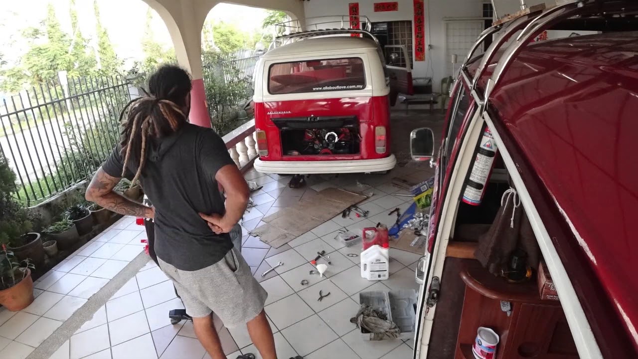 VW 1600 Kombi Engine Installation