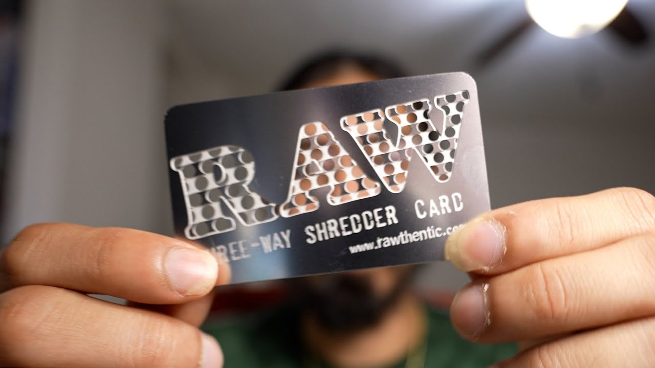 THE SMALLEST GRINDER EVER (RAW THREE-WAY SHREDDER CARD)
