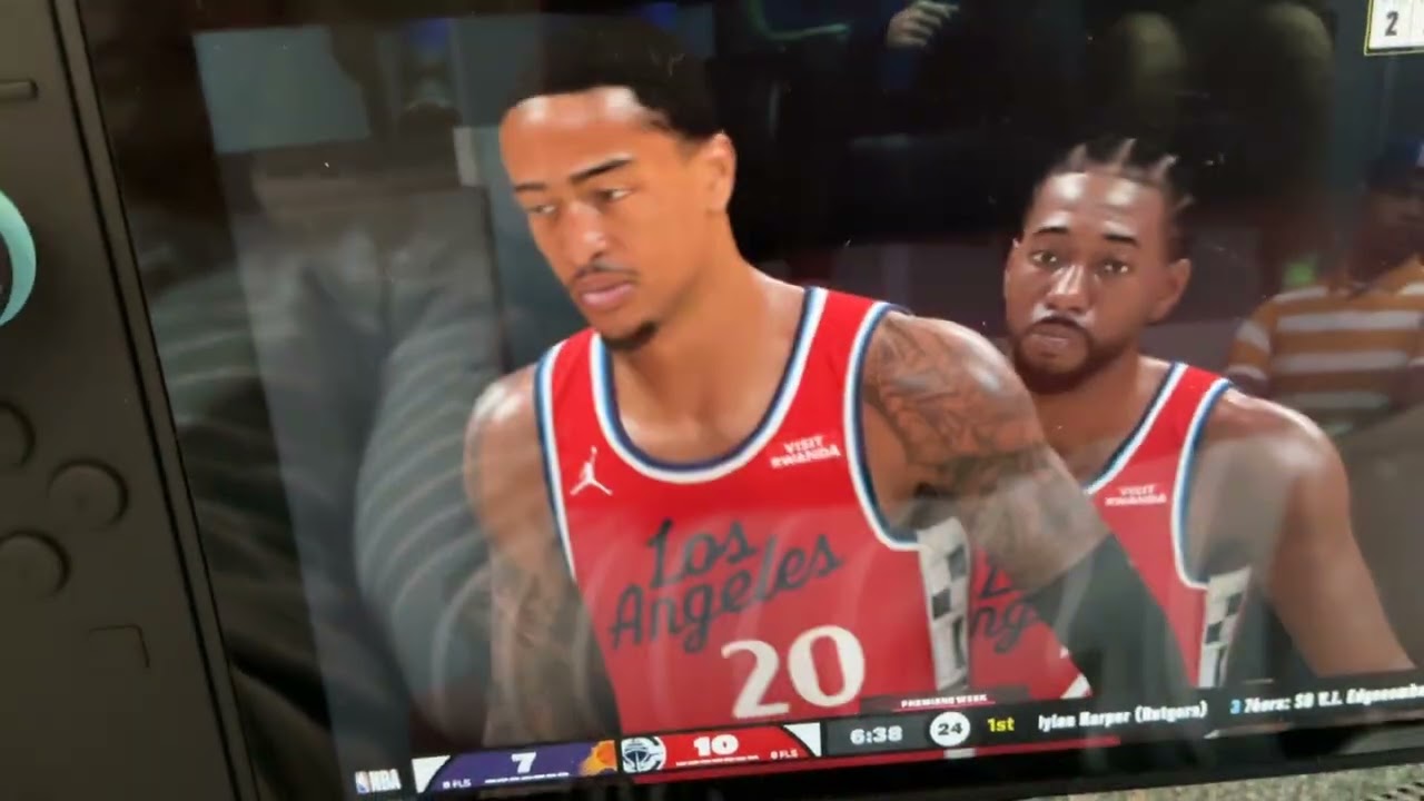 Nba2k26 my brother playing as the clippers against the suns only 1st quarter