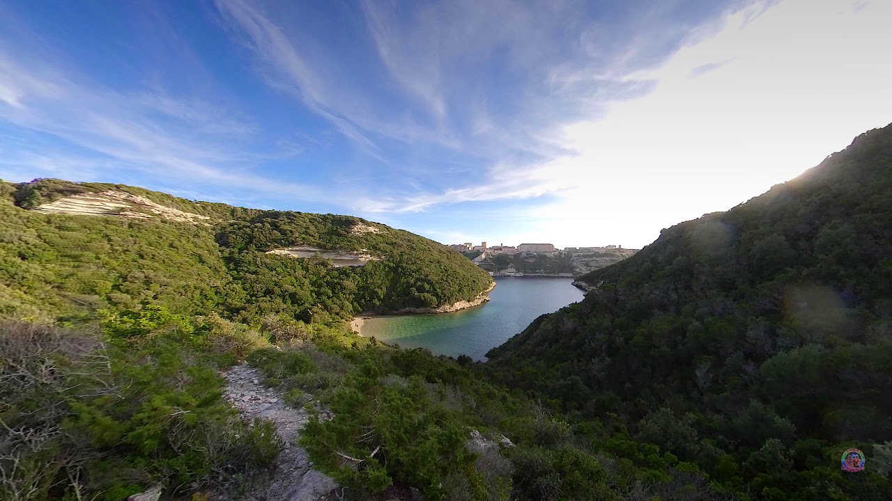 Vue sur les hauteurs de la Calanque de la Catena &agrave; Bonifacio en Corse #corse #corsica #bonifacio