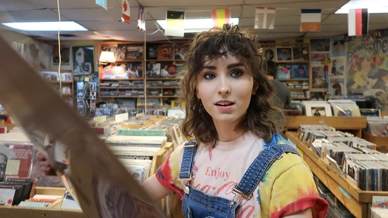 AMAZING VINTAGE RECORD STORE