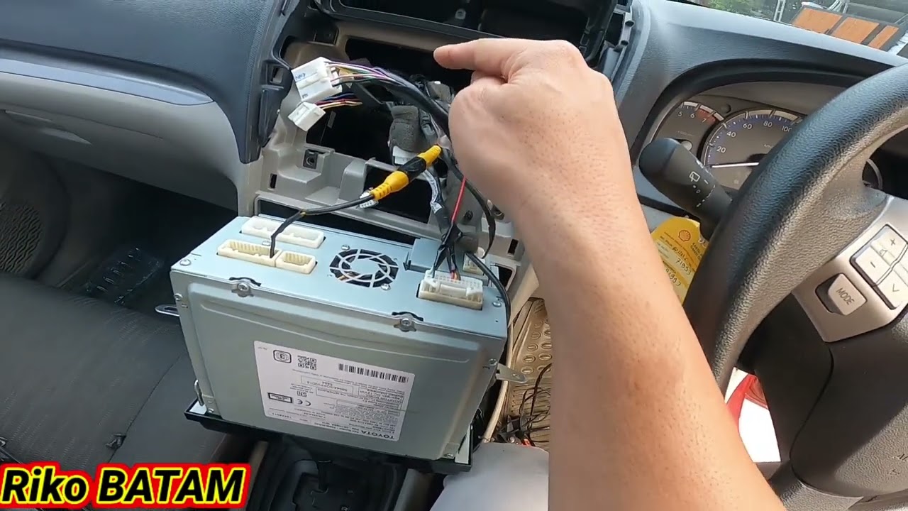 FULL TUTORIAL TAPE MOBIL TOYOTA AVANZA PASANG KABEL CONVERTER ADAPTOR RCA DAN PASANG SUBWOOFER BASS