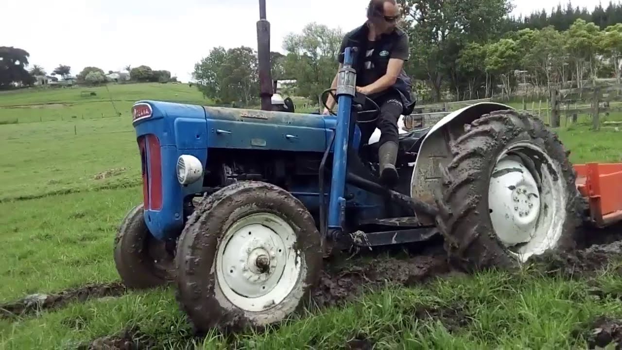 Slashing mowing with Fordson Dexta
