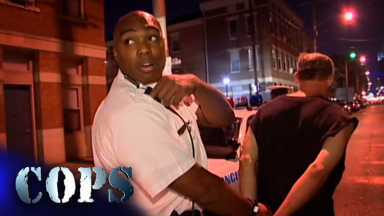 Police Catch A Fleeing Suspect | Cops TV Show