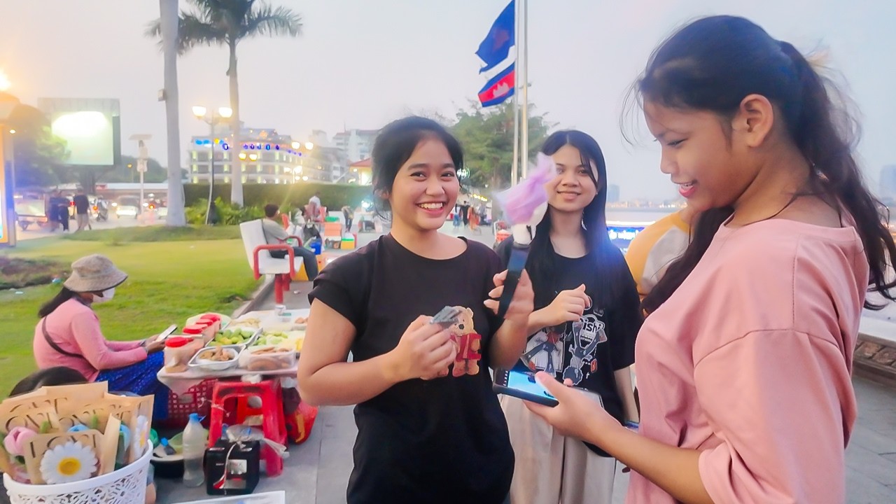 Valentine&rsquo;s Day! Real Life and Street Food in Phnom Penh