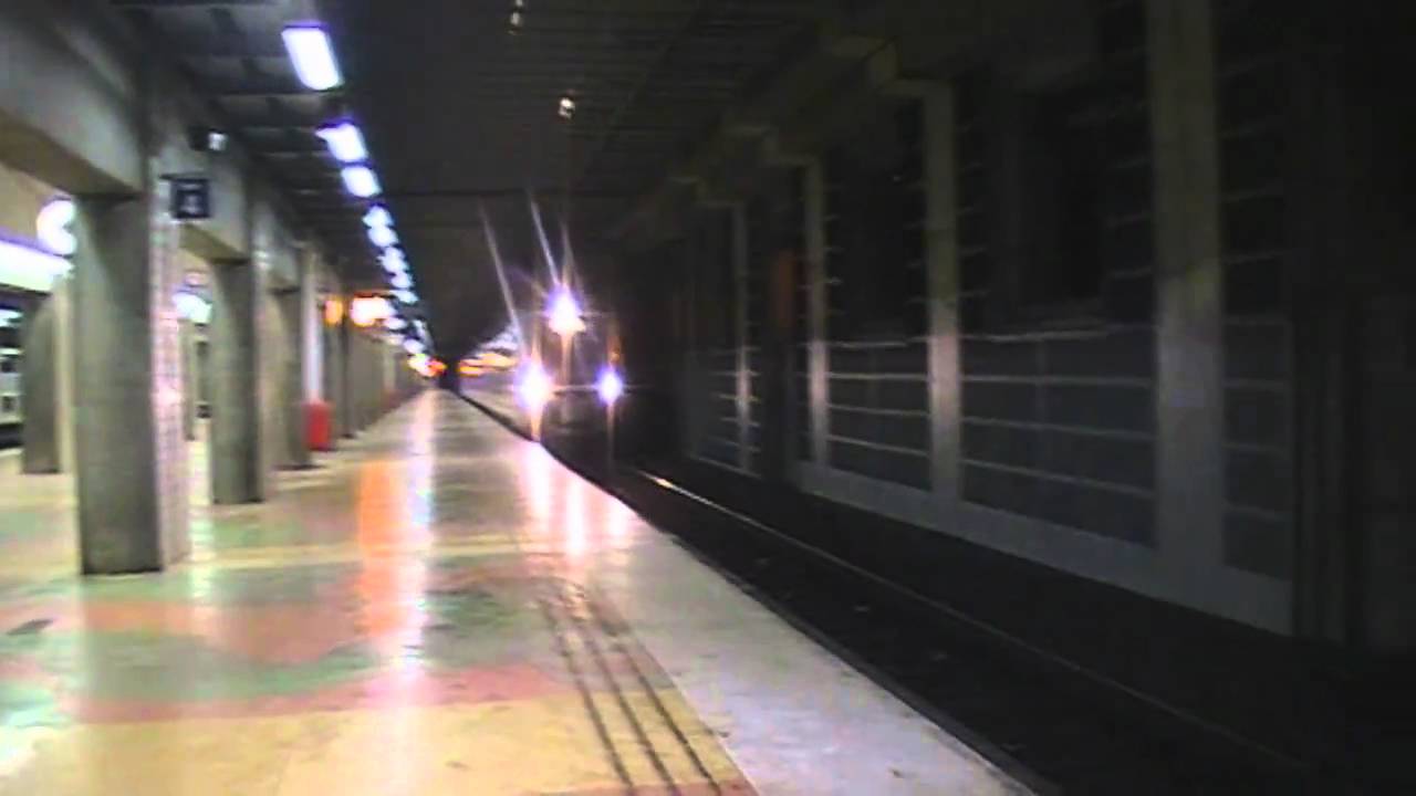 X40 train passes Stockholm Södra