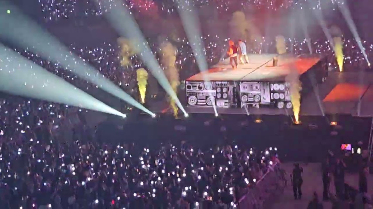 Lock / unlock J Hope hope on the stage in Soul day 3