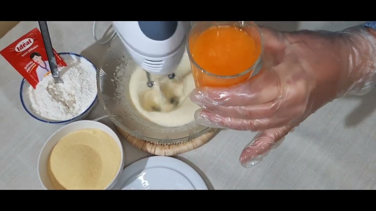 ببيضة واحدة حضري الذ  كيك السميدة.