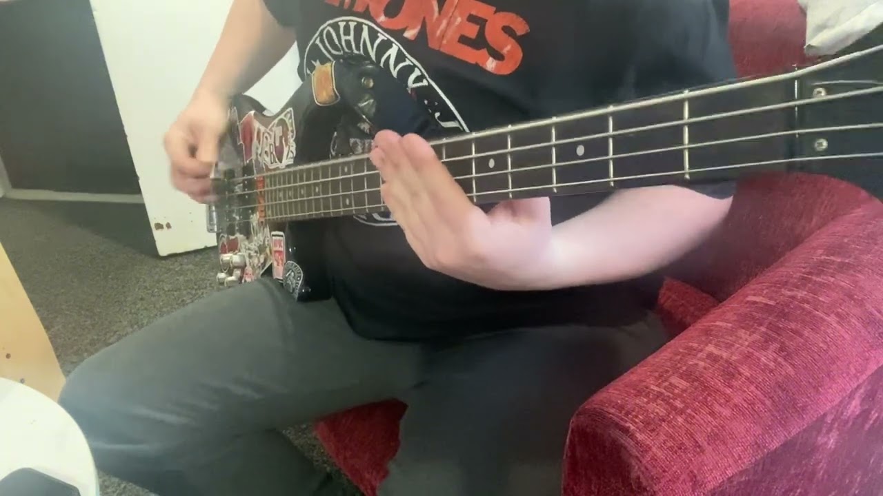 Joan Jet - I hate myself for loving loving you / Bass cover 