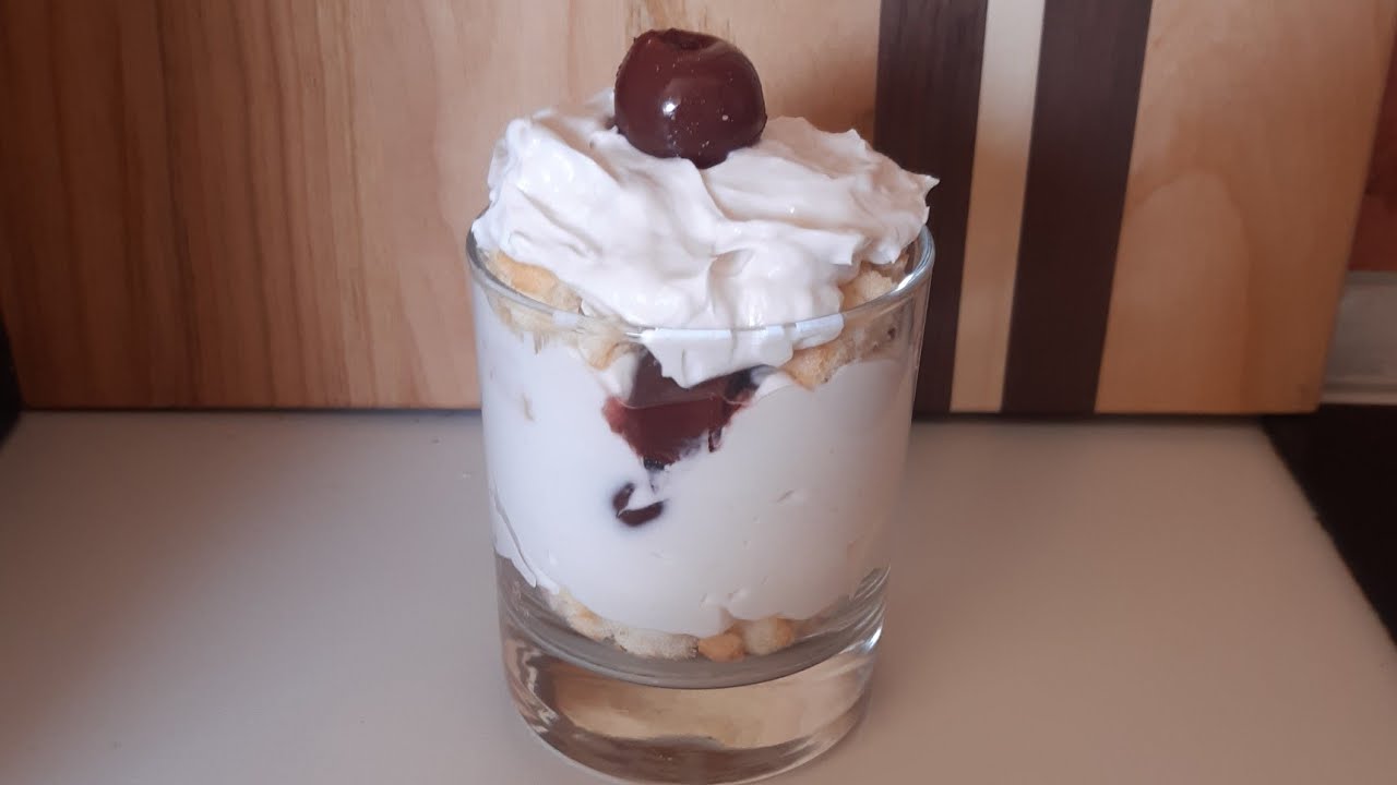 Mascarpone kr&eacute;mdesszert. K&ouml;nnyű &eacute;s finom.