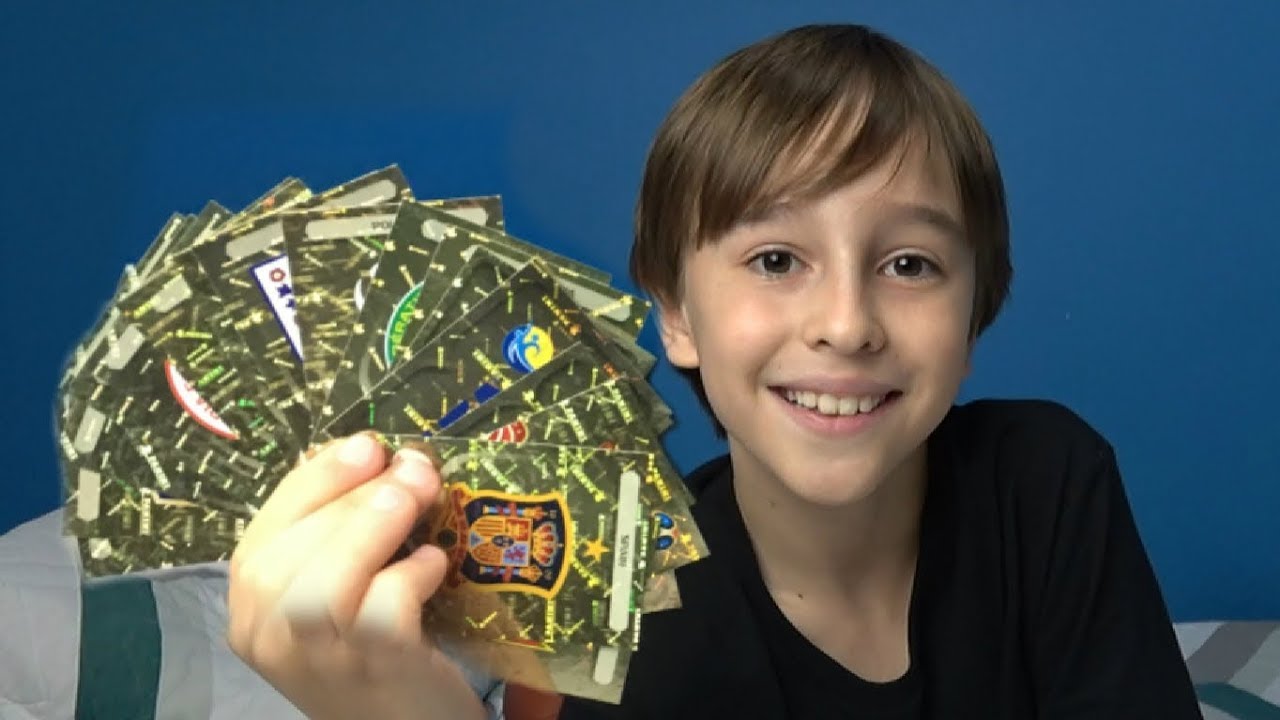 COLANDO FIGURINHAS BRILHANTES E COMPLETANDO O ÁLBUM DA COPA DO MUNDO RÚSSIA 2018 OFICIAL PANINI