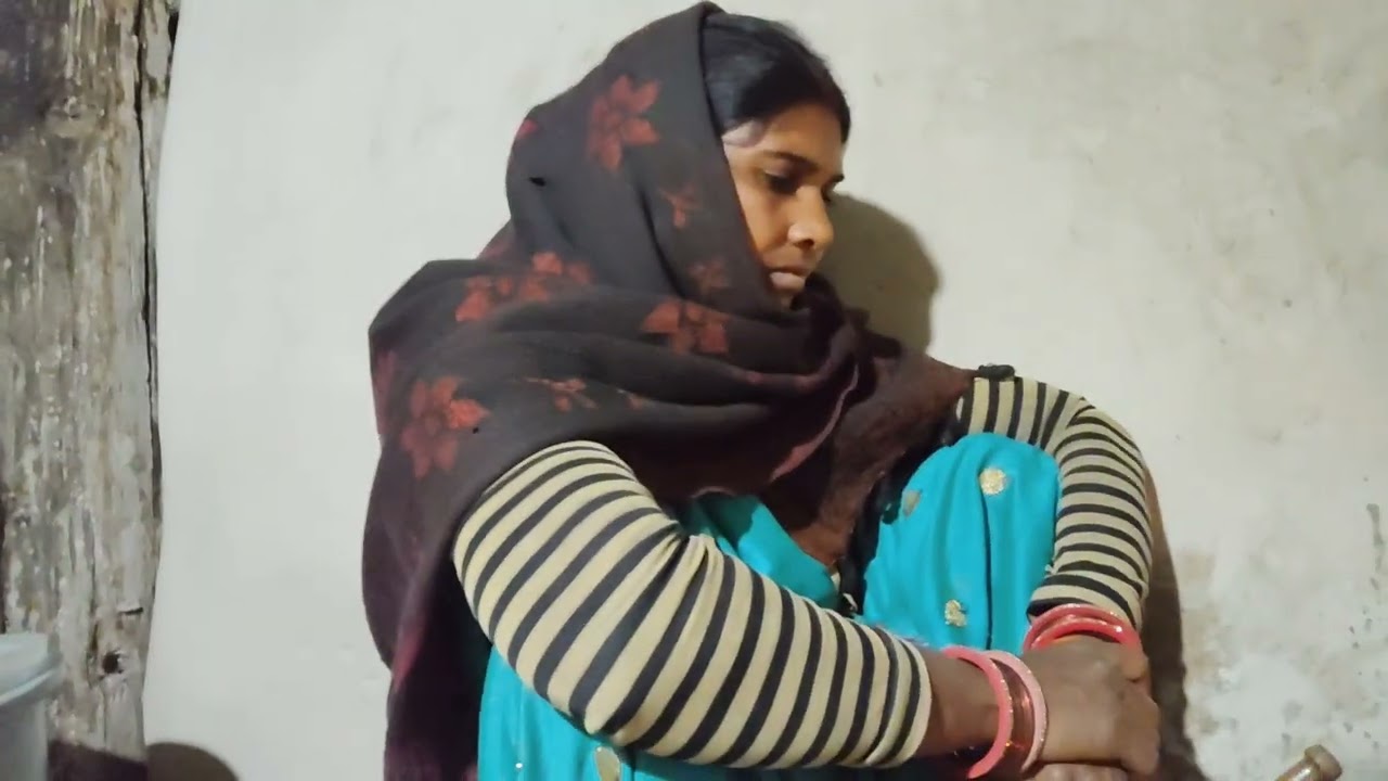 मूंग की दाल और पालक की भाजी बना रहे हैं #poortiprajapativlog #familyvlog #villagefamilyvlog 