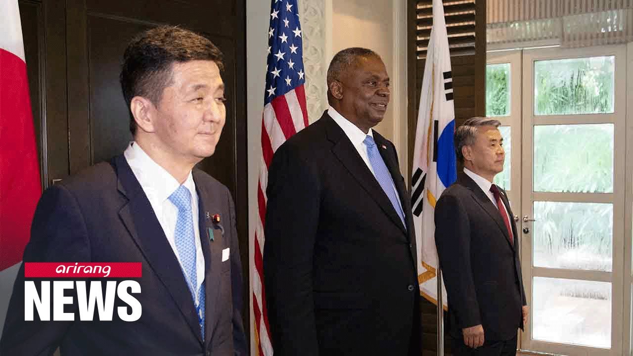 Defense chiefs of S. Korea, U.S., Japan meet in Singapore to discuss regional security issues...