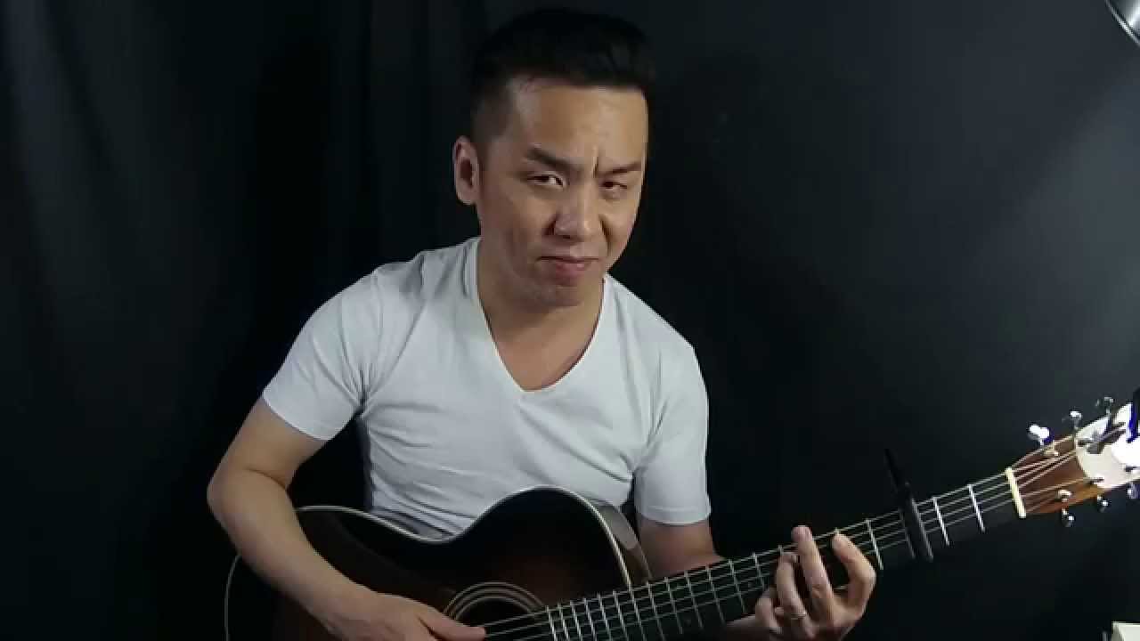 Martin 000-28EC Sunburst Eric Clapton Guitar Review in Singapore