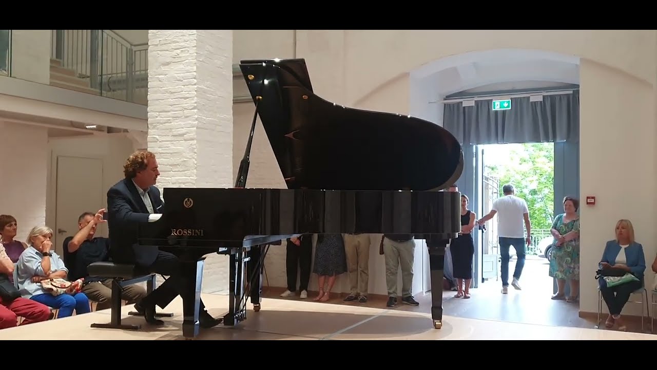 Maestro Gianluca Luisi