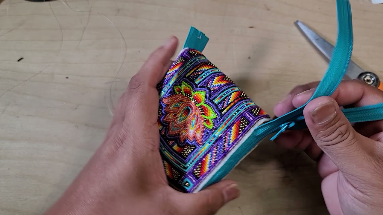 Assembly Process of Coin Purse.