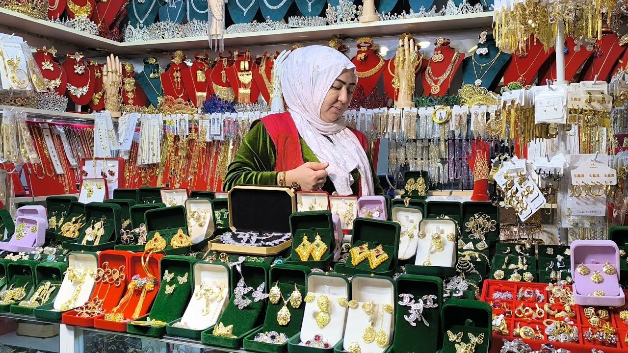 АКЦИЯИ КАЛОН ДАР ЧОИ АПАИ СУРАЙЁ ВА МОХ, БАЛДОК, КОМПЛЕКТХОИ БИЖУТЕРИЯ БО НАРХИ ДАСТРАС