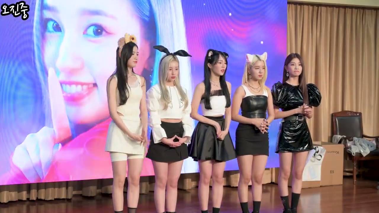 221204 우아(woo!ah!) - 토크,포토타임,끝인사