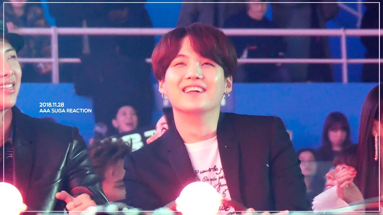 [ 4K / BTS SUGA 슈가 직캠 ] 181128 AAA 세븐선배님 열정 무대를 보고 신나버린 윤기 리액션 reaction