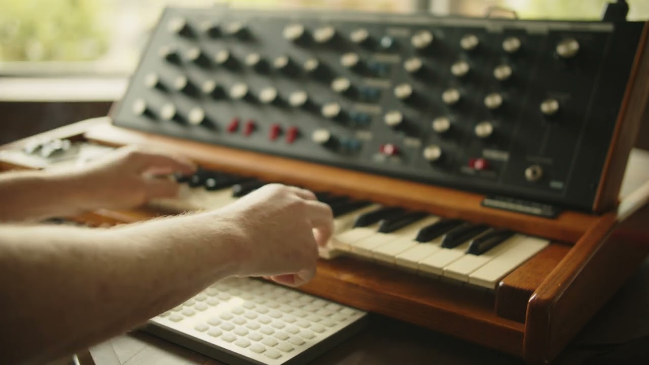 Moog Voyager Old School + Monome Grid