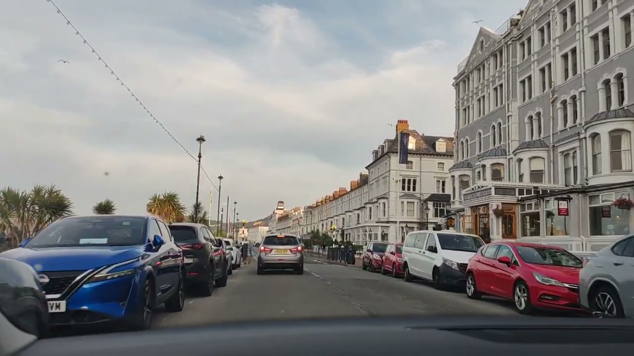Driving in Llandudno Seafront /Bank Holiday 🇬🇧#driving#wales#llandudno#uk#travel #england#subscribe 