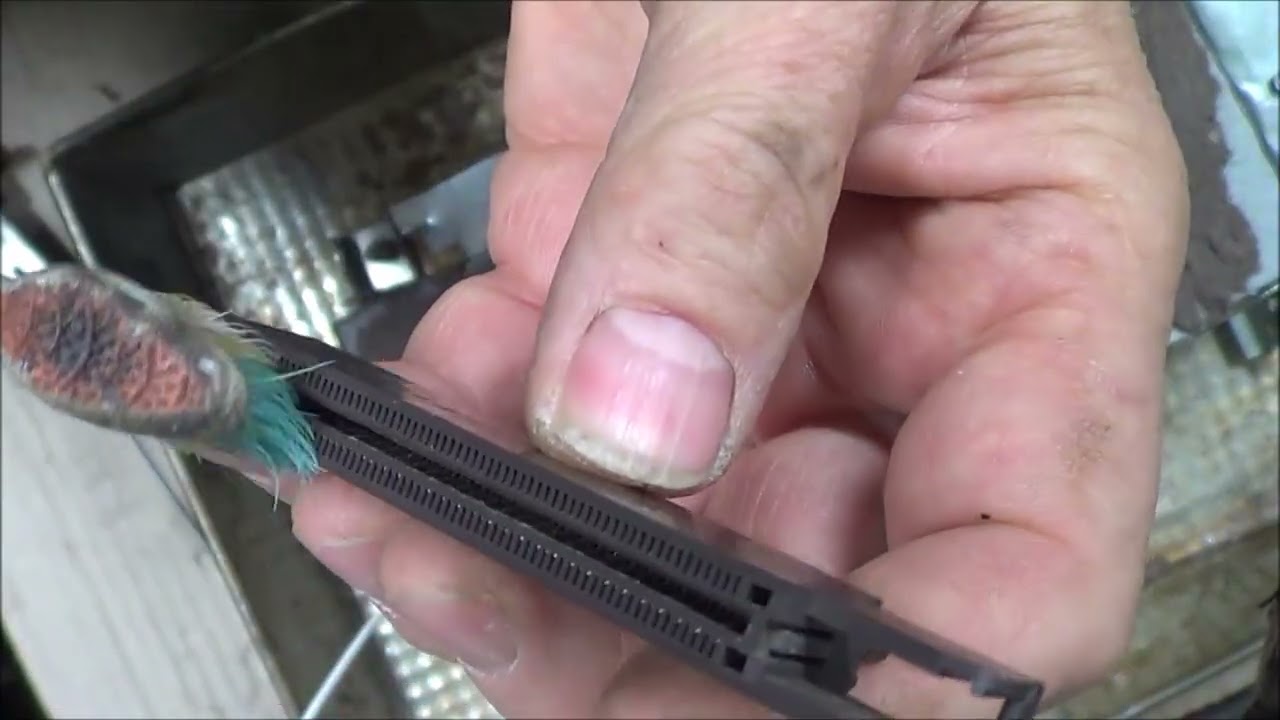 Shuttle Spacewalker złącze AGP solder pot  one shot AGP failure delamination  04
