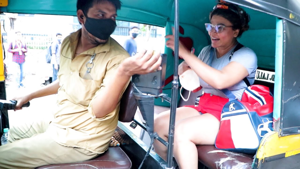 Rakhi Sawant In Autorickshaw VERY FUNNY 😍😂😘