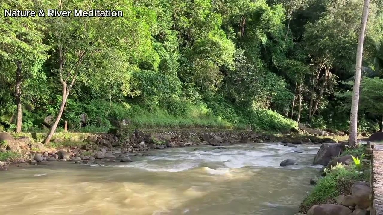 The atmosphere at the foot of the hill the sound of splashing water that soothes the soul 